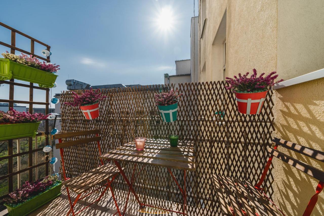 2 Bedroom Apartment Next To The Main Railway Station - By Upstairs Krakow Dış mekan fotoğraf